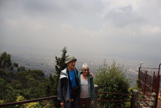Monserrate Viewpoint at Sunrise – Panoramic Bogotá from Above / Vista panorámica de Bogotá desde Monserrate al amanecer